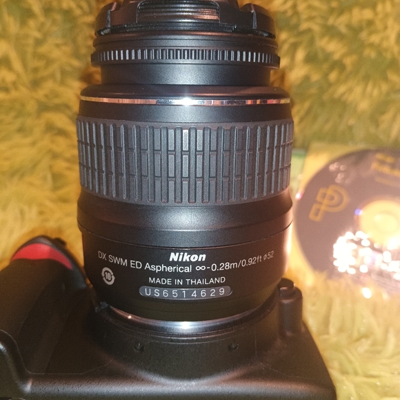 Nikon D40X SLR Digital Camera with Lens, Speedlight, SD card, Strap and Bag - Picture 7 of 12